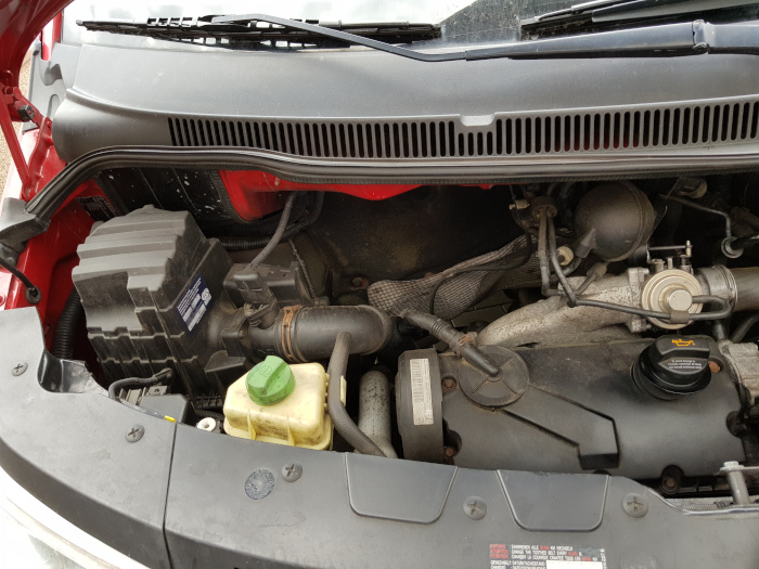 Motorraum schmutzig